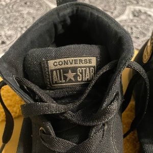 Black Converse All Star mens size 8’5, fits more like a 9